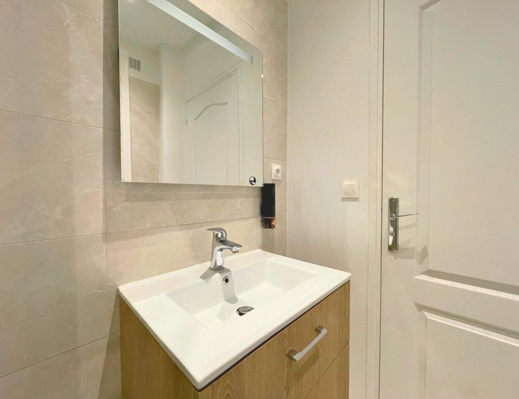 Chambre Lit Double Et Salon Avec Canape-Lit A 10 Minutes Des Champs Elysees 파리 외부 사진